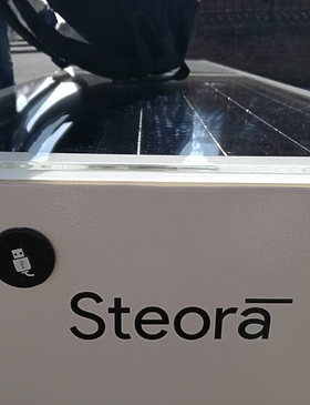 Postavljene dvije pametne klupe na Strossmayerovom trgu - Techno - Novi Radio, Đakovo