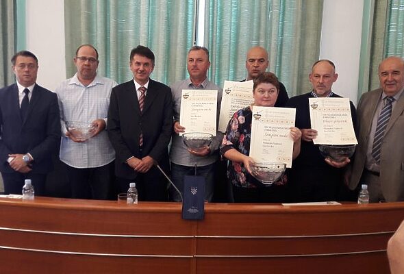 Ukupni pobjednik Pčelarstvo Trupković iz Novog Sela Rok - Gospodarstvo - Elatus