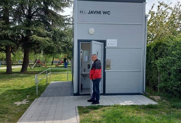 Vinković: Najskuplji WC u Hrvatskoj - spomenik gradskoj vlasti! - Politika - Novi Radio, Đakovo