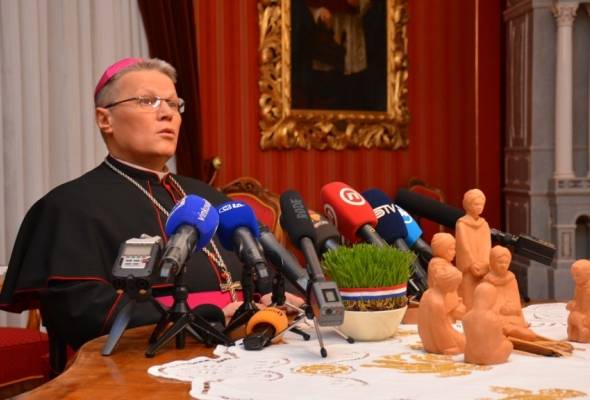 Božićna pastirska poruka nadbiskupa Đure Hranića - Vijesti - Elatus
