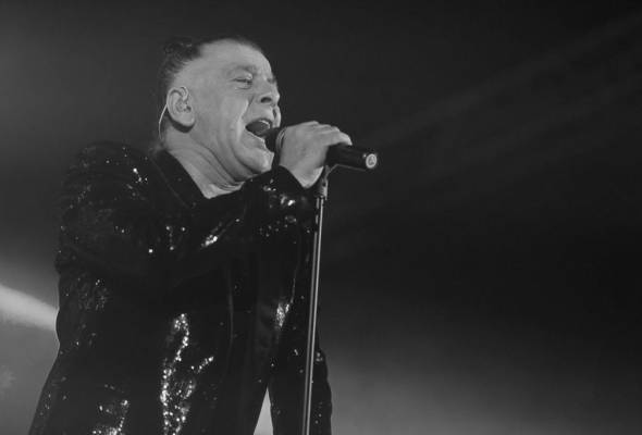 Ispraćaj Akija Rahimovskog uz posljednju pjesmu „Ponovo“ - Lifestyle - Novi Radio, Đakovo