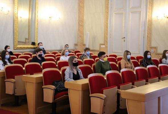 Osječko-baranjska županija dodijelila stipendije učenicima i studentima - Vijesti - Elatus