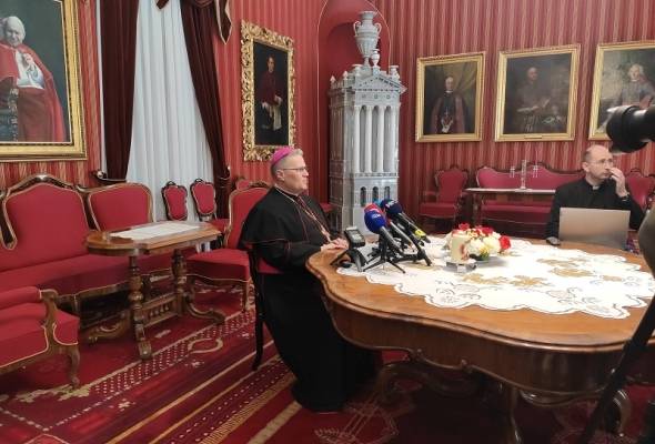Uskrsnom pastirskom porukom nadbiskup Hranić pozvao na mir i solidarnost - Vijesti - Elatus