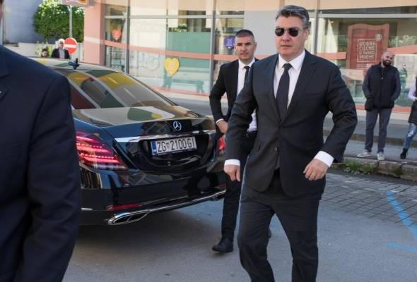 Milanović u Đakovu na obilježavanju 15. obljetnice Udruge veterana 122. brigade HV - Vijesti - Elatus