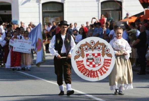 Prekinuta tradicija: Đakovački vezovi ove godine bez pokroviteljstva Predsjednika RH - Vijesti - Elatus