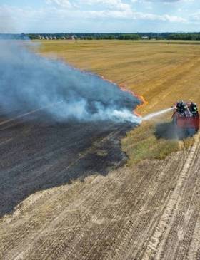 Balirao slamu pa se zapalio radni stroj - Vijesti - Elatus