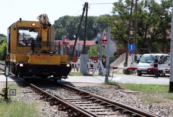 Ručno spuštanje rame na pružnom prijelazu prema "Čikagi'' otišlo u povijest - Gospodarstvo - Elatus