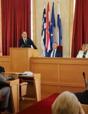 15. sjednica Skupštine Osječko-baranjske županije:Ivica Mandić, ,,mogu li se školske zgrade prenamijeniti u vrtiće?'' - Gospodarstvo - Elatus