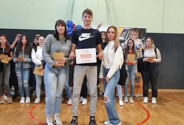 Učenik Ekonomske škole "Braća Radić'' osvojio besplatno polaganje vozačkog ispita - Vijesti - Elatus