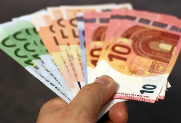 Od ponedjeljka isključivo plaćanje u eurima - Gospodarstvo - Elatus
