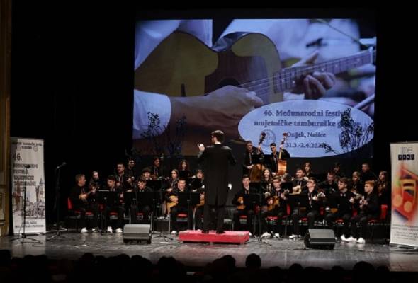 Zlatna plaketa Tamburaškom orkestru Općine Semeljci - Lifestyle - Novi Radio, Đakovo