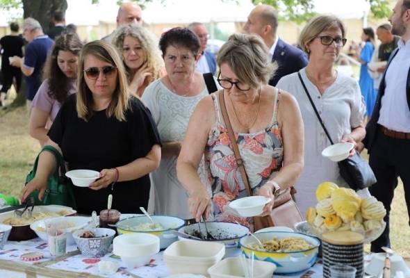 Festival tista i Baranjski bećarac - Culture - Elatus