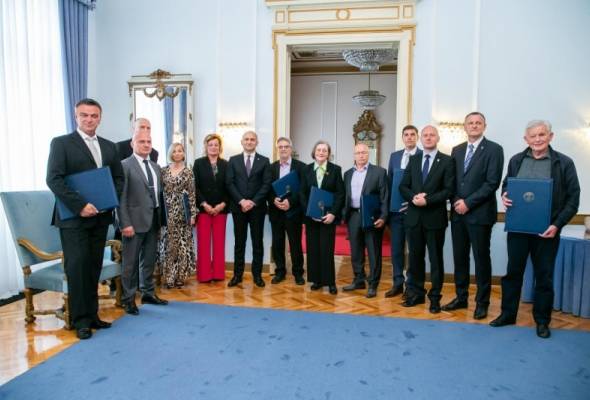 Povodom Dana Osječko-baranjske županije uručena priznanja - Vijesti - Elatus