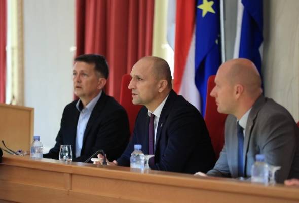 Sprječavanje širenja afričke svinjske kuge središnja tema koordinacije grado/načelnika - Gospodarstvo - Elatus