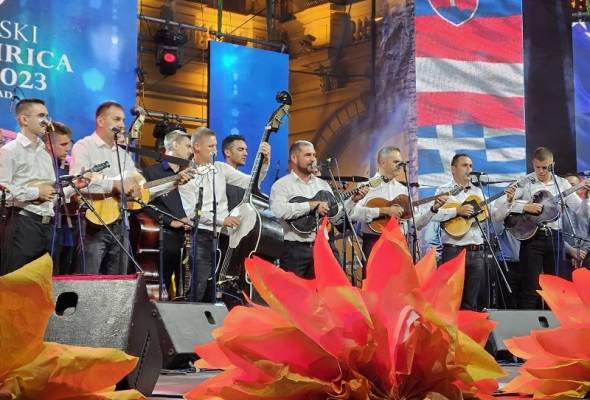 Đakovački tamburaški sastav „Quercus“ proglašen najboljim tamburaškim orkestrom na Svjetskom tamburica festu 2023. u Novom Sadu - Culture - Elatus