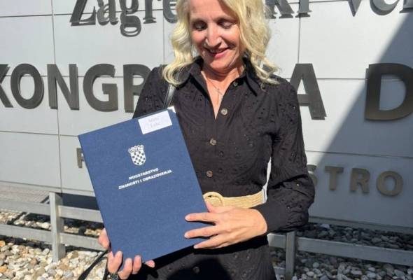 Povodom Svjetskog dana učitelja nagrađene đakovačke profesorice - Culture - Elatus
