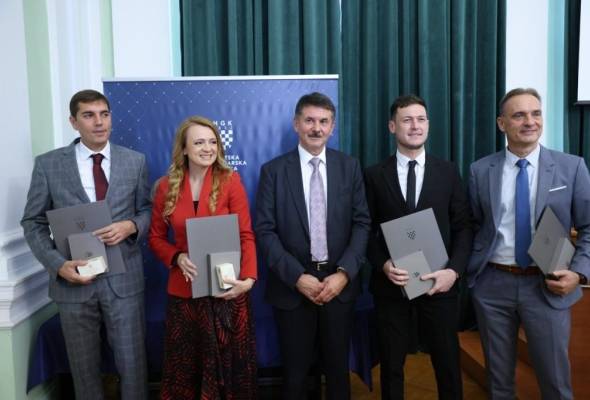 Zlatna i Kristalna kuna uručene najuspješnijim tvrtkama Osječko-baranjske županije - Gospodarstvo - Elatus