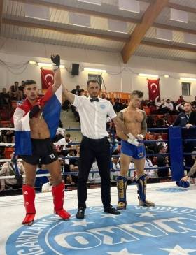 Andrej Kedveš u polufinalu Svjetskog prvenstva u kickboxingu u Portugalu - Sport - Novi Radio, Đakovo