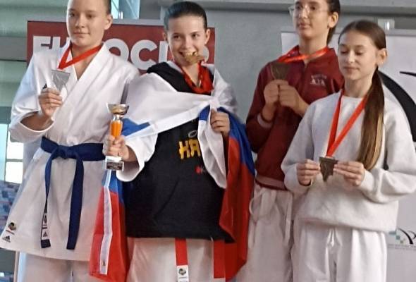 Karate: Tri srebra za Donatellu Sertić - Sport - Novi Radio, Đakovo