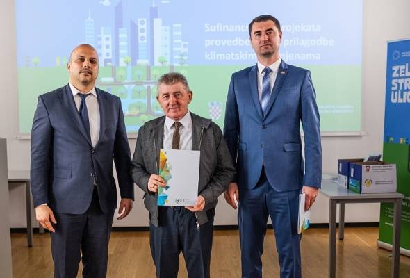 Općini Semeljci sufinanciranje 80% troškova za nabavku i sadnju preko 2 600 sadnica - Vijesti - Elatus