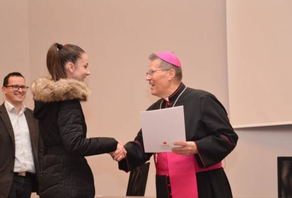 Svečana dodjela odluka korisnicima Nadbiskupijske zaklade „Dr. Nikola Dogan“ - Culture - Elatus