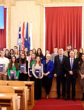 Osječko-baranjska županija odobrila stipendije za 160 učenika i studenata - Gospodarstvo - Elatus