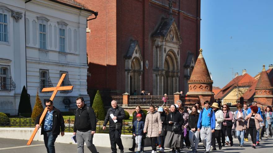 Križni put obitelji Đakovačkog dekanata - Novi Radio, Đakovo