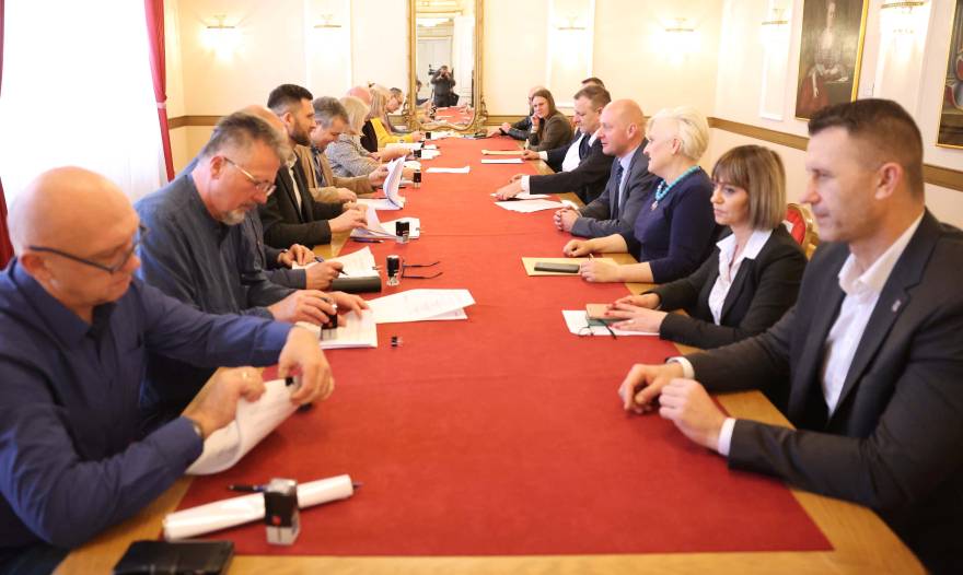 Za 10 škola u projektu cjelodnevne nastave ugovoreni radovi vrijedni više od 800.000 eura - Novi Radio, Đakovo