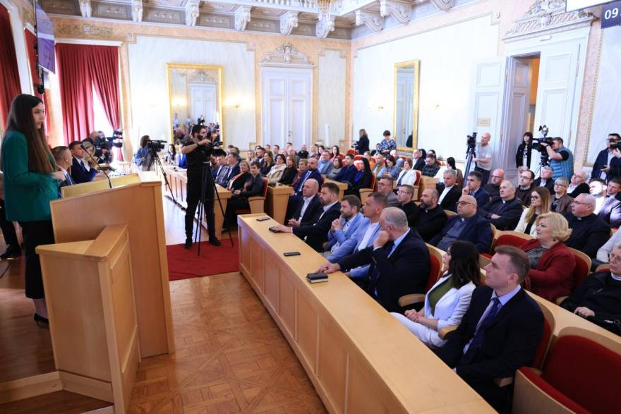 Sa 1,5 milijun eura Hrvatska pomaže 32 projekta suradnje s Hrvatima u Vojvodini - Novi Radio, Đakovo