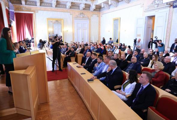 Sa 1,5 milijun eura Hrvatska pomaže 32 projekta suradnje s Hrvatima u Vojvodini - Gospodarstvo - Elatus