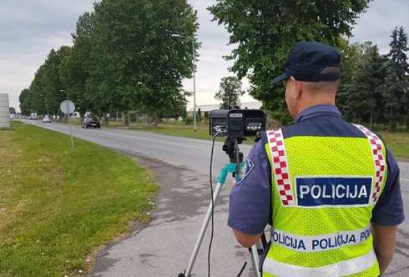 Policija poziva građane: Predložite lokacije za nadzor brzine - Lifestyle - Novi Radio, Đakovo
