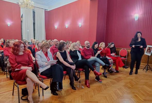 Žene u crvenom - ,,Njeguj život!'' - Culture - Elatus