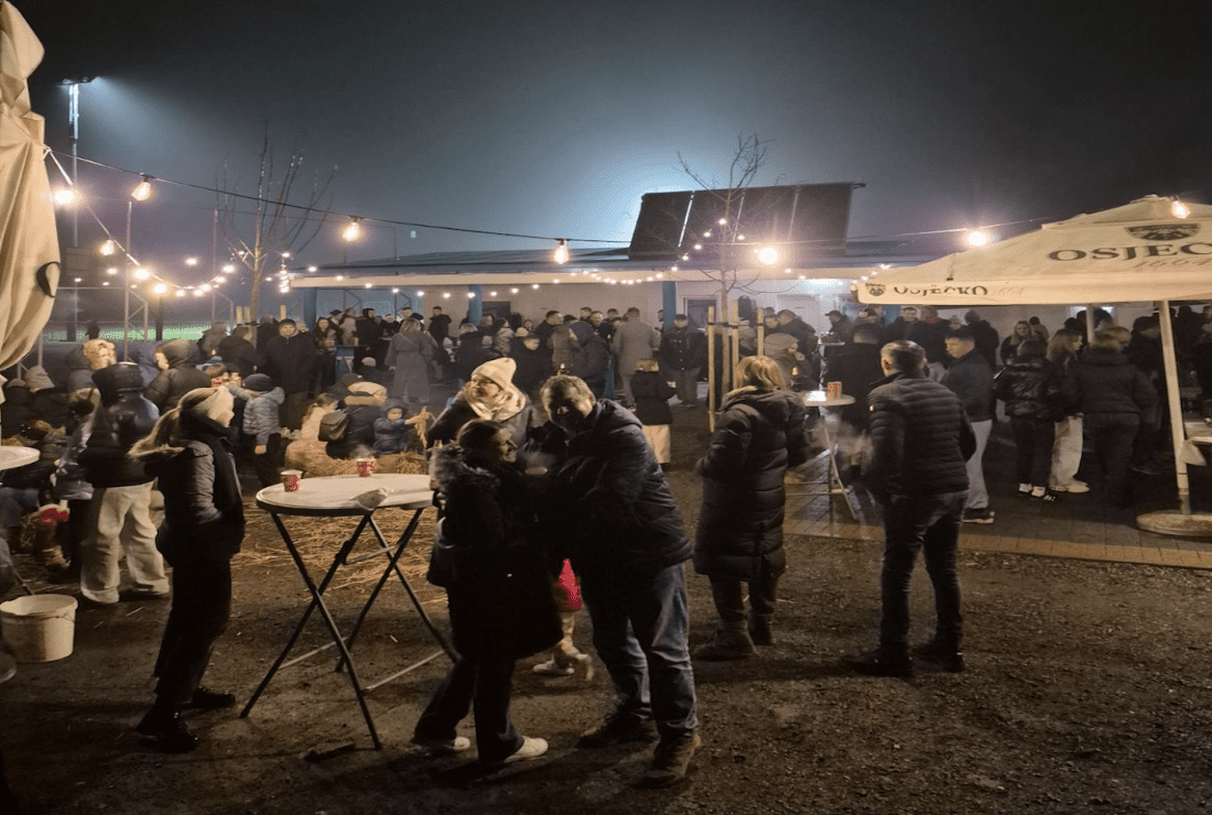 Humanitarna tombola i bogata ponuda privukli mnoštvo posjetitelja u Satnicu Đakovačku - Novi Radio, Đakovo