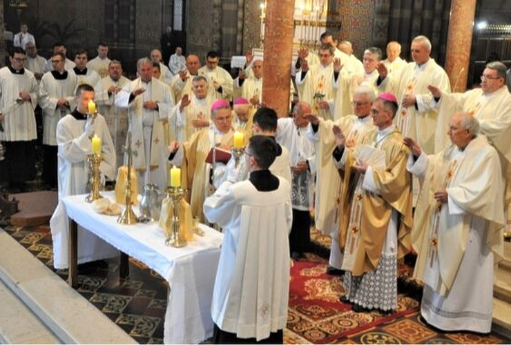 Posveta ulja u đakovačkoj katedrali - Vijesti - Novi Radio, Đakovo