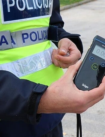 Sletjela u kanal s 1,91 promilom alkohola u krvi, pa se trijeznila u policiji - Vijesti - Novi Radio, Đakovo