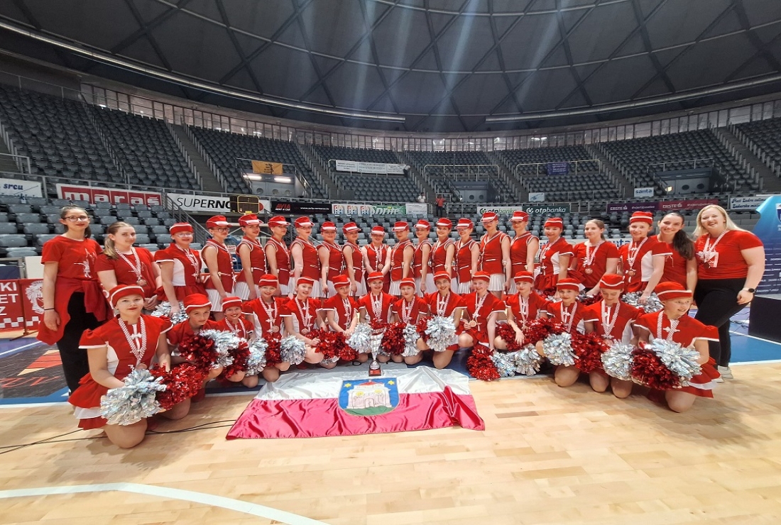 Đakovačke mažoretkinje juniorske viceprvakinje u pomponu - Novi Radio, Đakovo