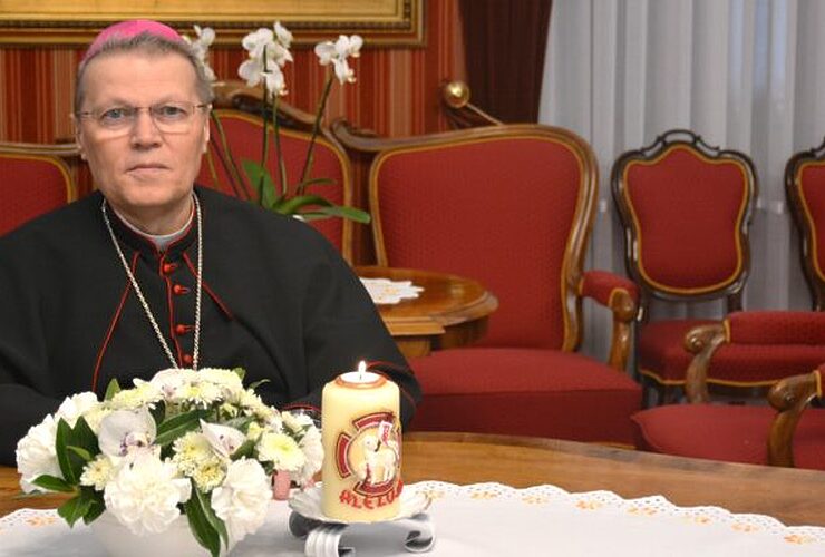 Uskrsna poruka đakovačko-osječkog nadbiskupa Đure Hranića - Vijesti - Novi Radio, Đakovo