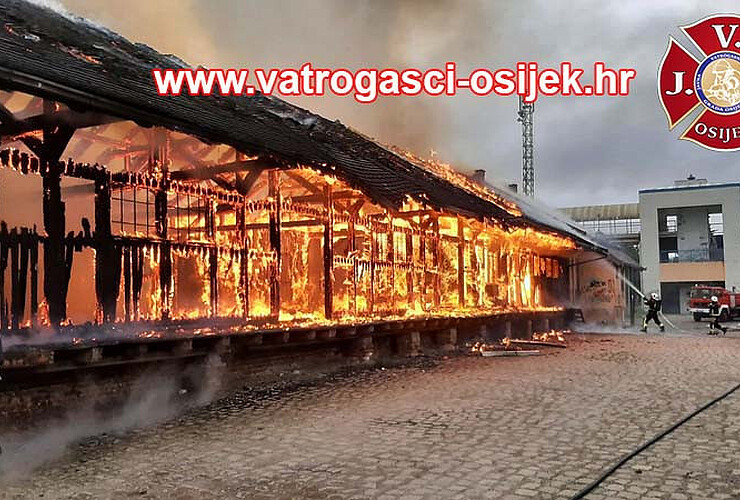 Otkriven uzrok požara drvenog skladišta Hrvatske željeznice u Osijeku - Vijesti - Novi Radio, Đakovo
