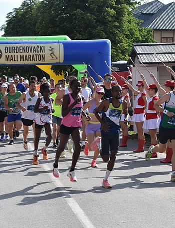 Više od 400 natjecatelja na 11. Đurđenovačkom malom maratonu - Sport - Novi Radio, Đakovo