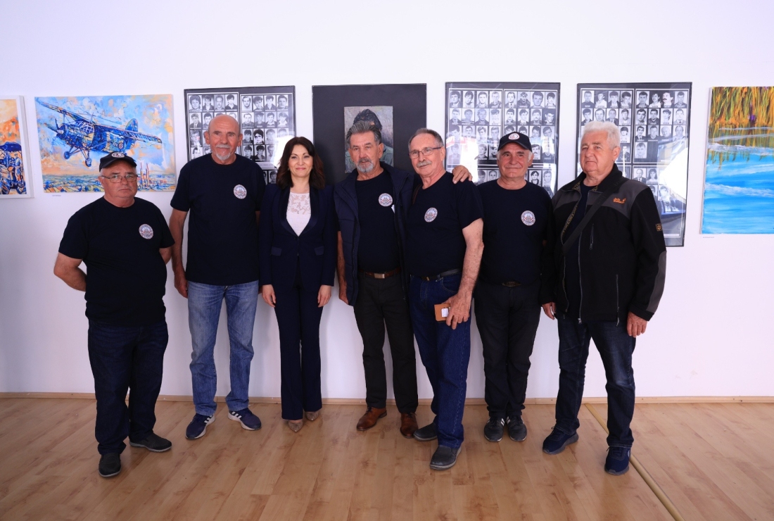 Izložba slika „Đakovo - vječno srce Slavonije 1992.” - Kultura - Novi Radio, Đakovo