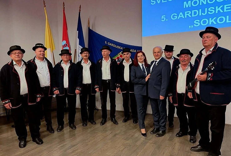 Koncert "Bećarinama za dušu" - Kultura - Novi Radio, Đakovo