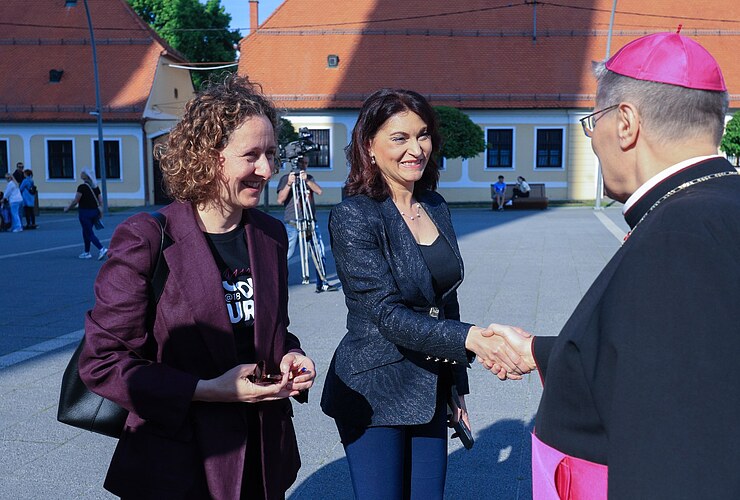 Najavljena cjelovita obnova đakovačke katedrale i osječke konkatedrale - Vijesti - Novi Radio, Đakovo