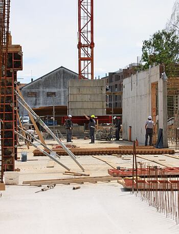 Napreduju radovi na rekonstrukciji i dogradnji Osnovne škole I. G. Kovačića u Đakovu - Vijesti - Novi Radio, Đakovo