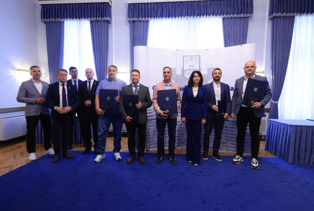 Dodijeljena najviša javna priznanja Osječko-baranjske županije - Novi Radio, Đakovo