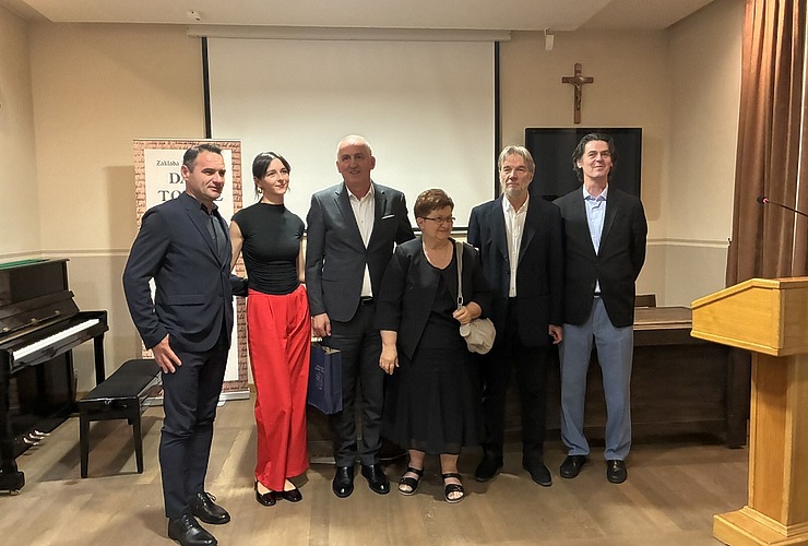 Nagrada fra Martin Nedić Mirku Ćuriću za roman Svirači čarobnih frula - Kultura - Novi Radio, Đakovo
