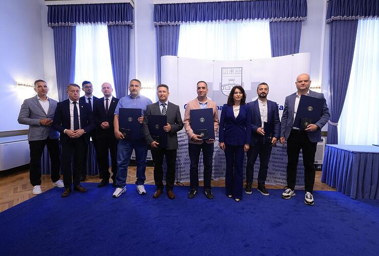 Dodijeljena najviša javna priznanja Osječko-baranjske županije - Vijesti - Novi Radio, Đakovo