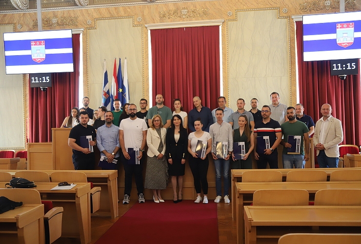 Potpore za još 33 mlade obitelji - Vijesti - Novi Radio, Đakovo