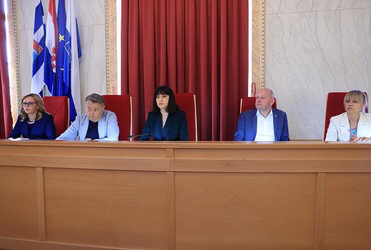 Županica: Mladima omogućujemo da nakon deset godina najma otkupe nekretninu i ostanu u Slavoniji živjeti, raditi i podizati svoje obitelji - Vijesti - Novi Radio, Đakovo