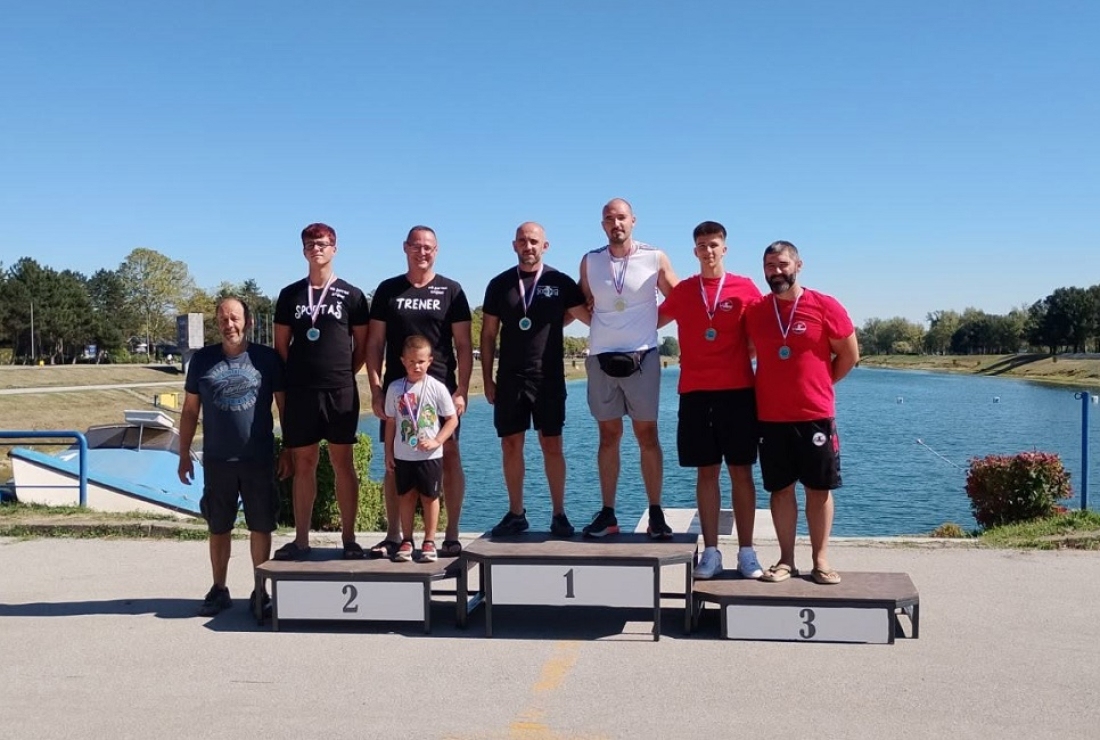 Medalje za đakovačke veslače - Novi Radio, Đakovo