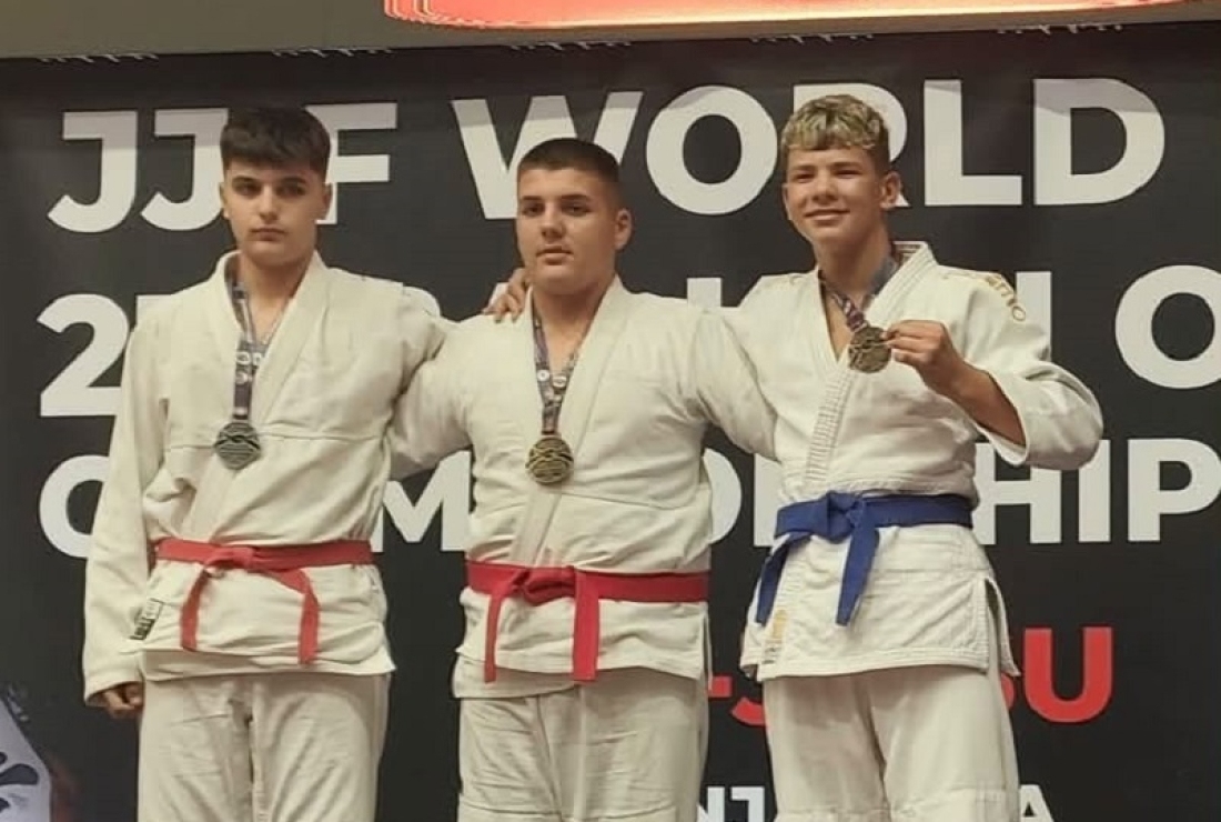 Mladi borci  Ju jitsu kluba Factory okitili se medaljama - Novi Radio, Đakovo
